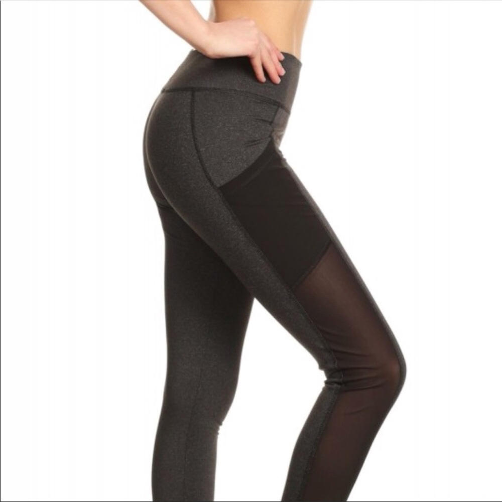 1 LEFT! ✨ Leggings w/ Phone Pocket! ✨